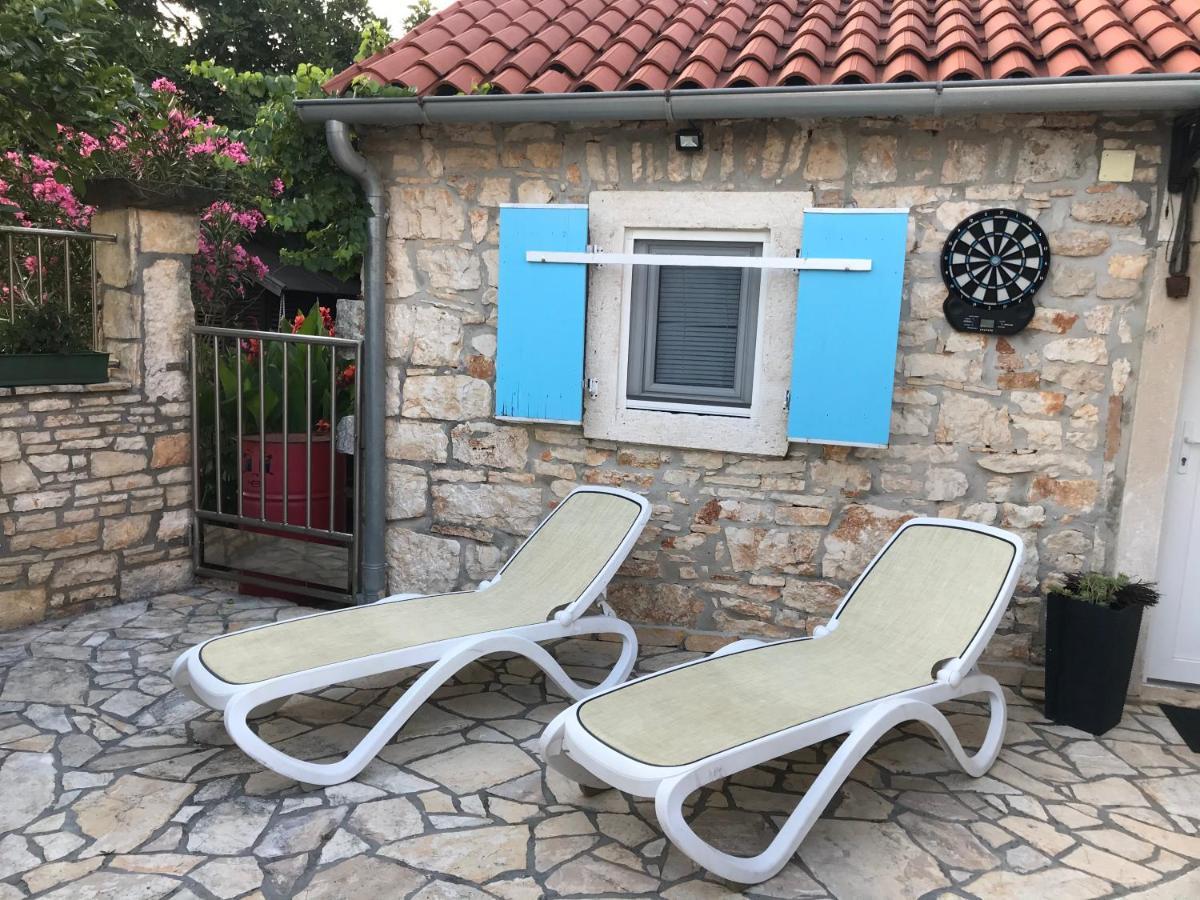 Holiday House Carpe Diem Pula Apartment Exterior photo
