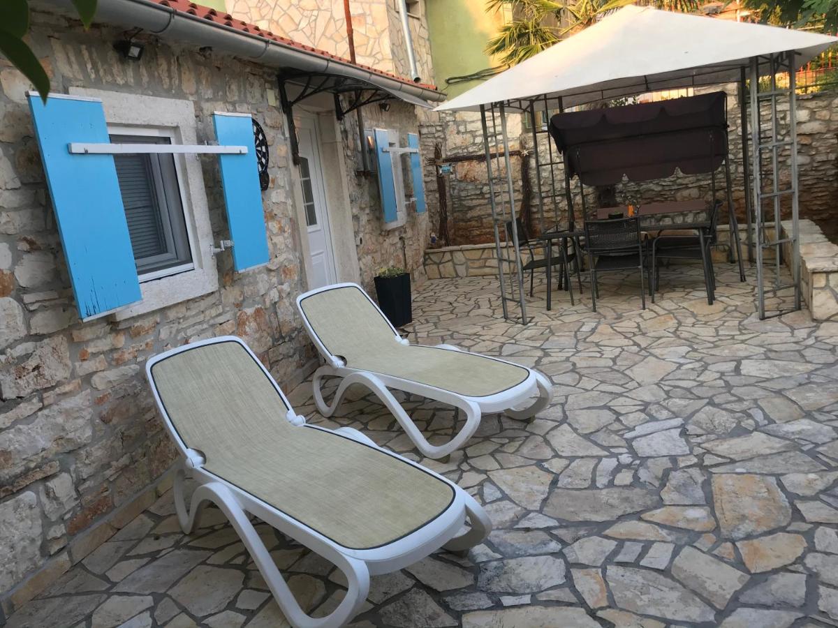 Holiday House Carpe Diem Pula Apartment Exterior photo
